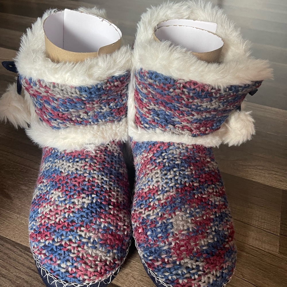 Totes Memory Foam Knitted Bootie-size 8-9